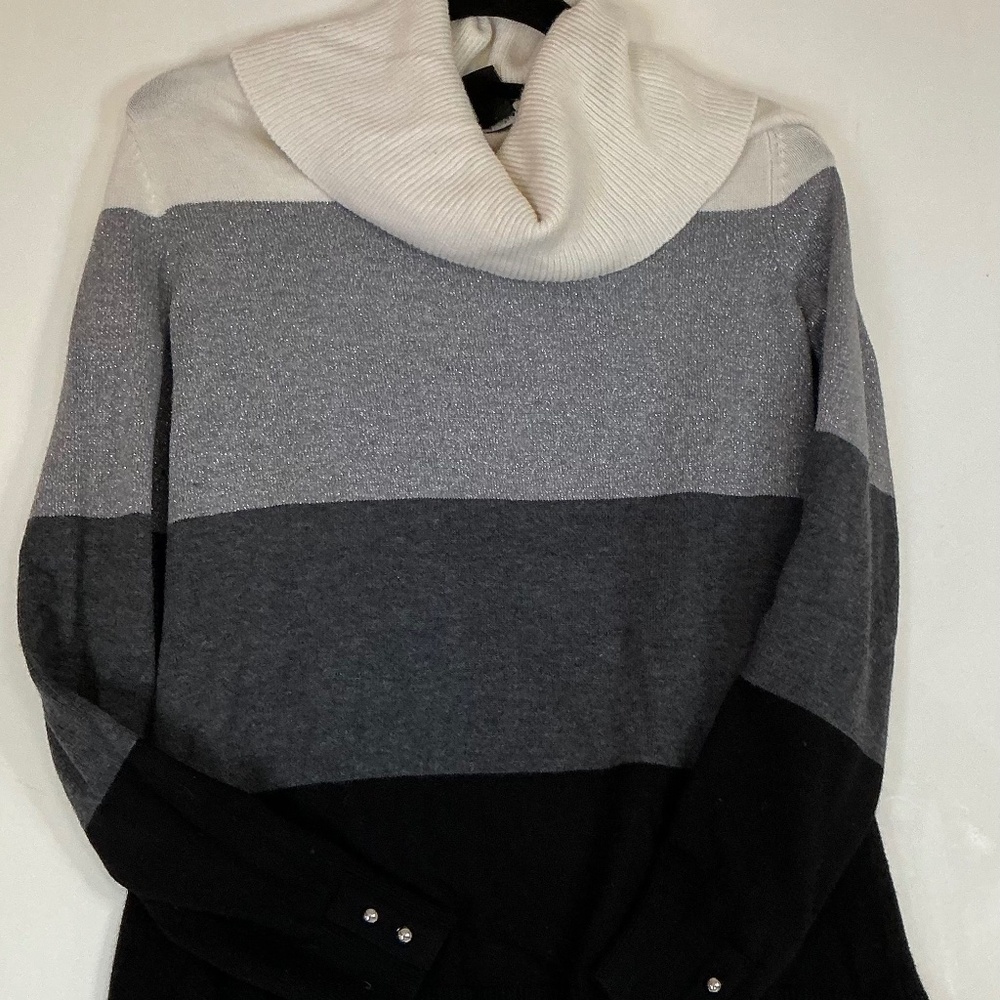White House Black Market festive multi shade turtle neck. Size sm